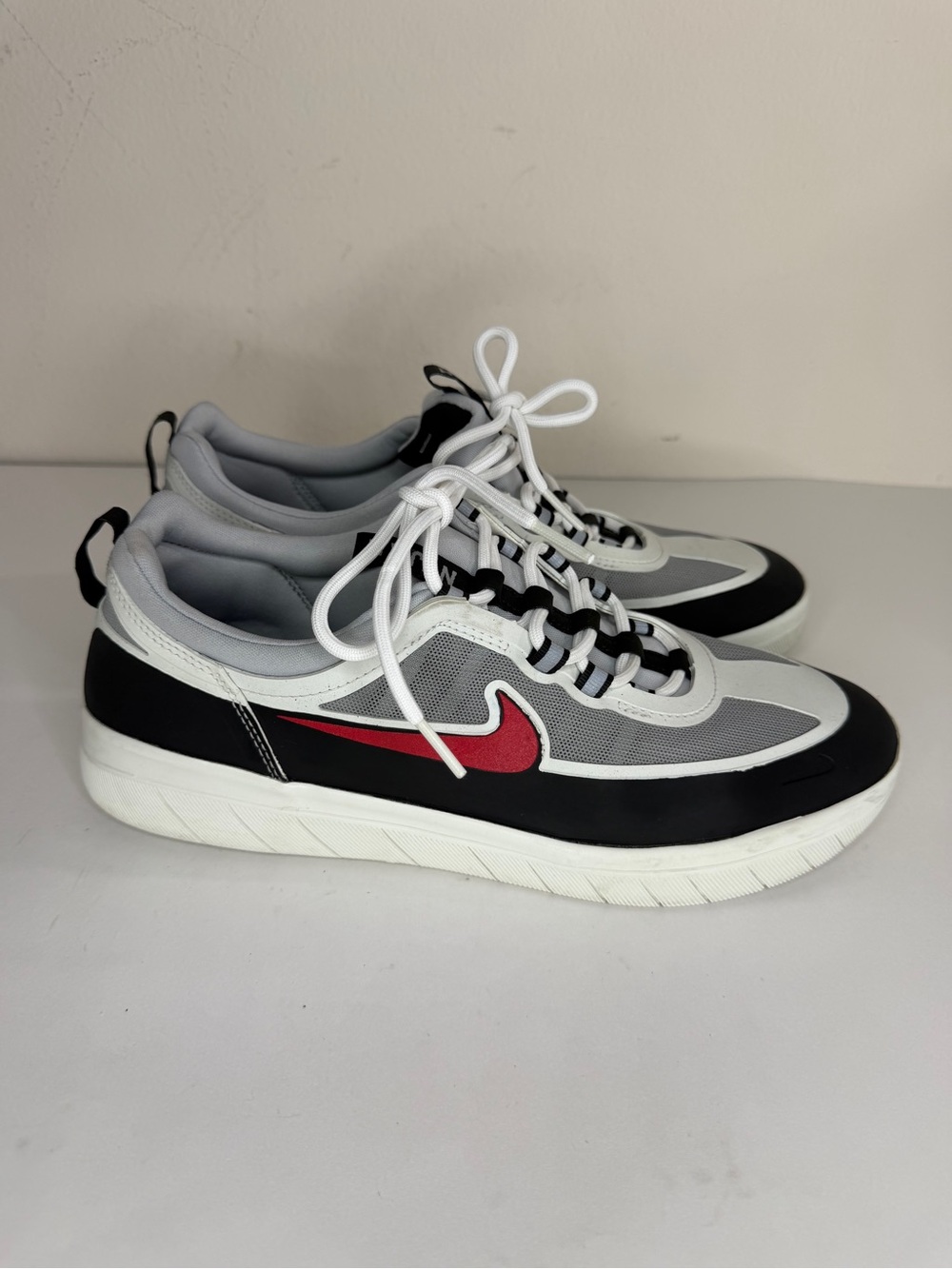 Nike SB Nyjah Free 2 Spiridon Sneakers Men’s Size 9.5 White Black BV2078-002